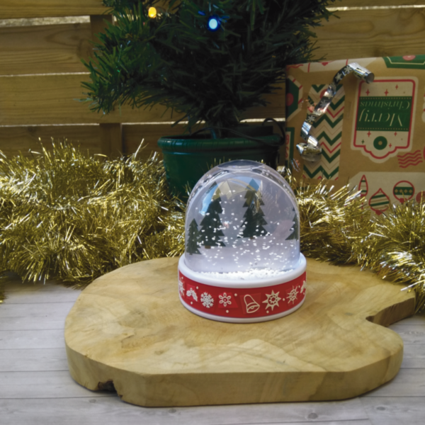 Laissez la magie de Noël réchauffer le cœur de votre famille avec la boule à neige !
