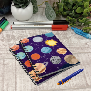 Cahier à spiral sur le thème des planètes